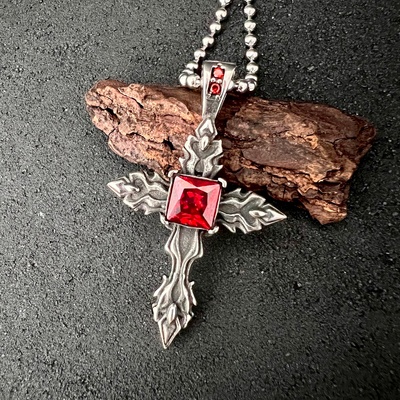 Хрестик в готичному стилі з червоним каменем з медичної сталі PSC-009 PSC-009 фото