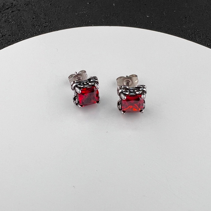 Готичні панк сережки з червоними каменями із медичної сталі ES-053 ES-053 фото