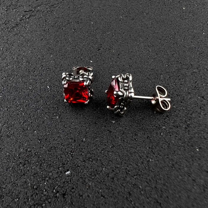 Готичні панк сережки з червоними каменями із медичної сталі ES-053 ES-053 фото