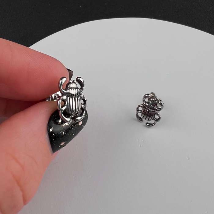 Готичні панк сережки у вигляді жука із медичної сталі ES-075 ES-075 фото